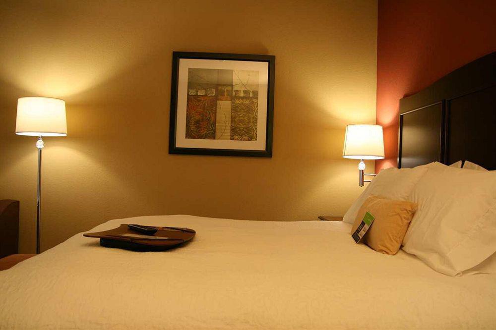 Hampton Inn & Suites Mission Rum bild