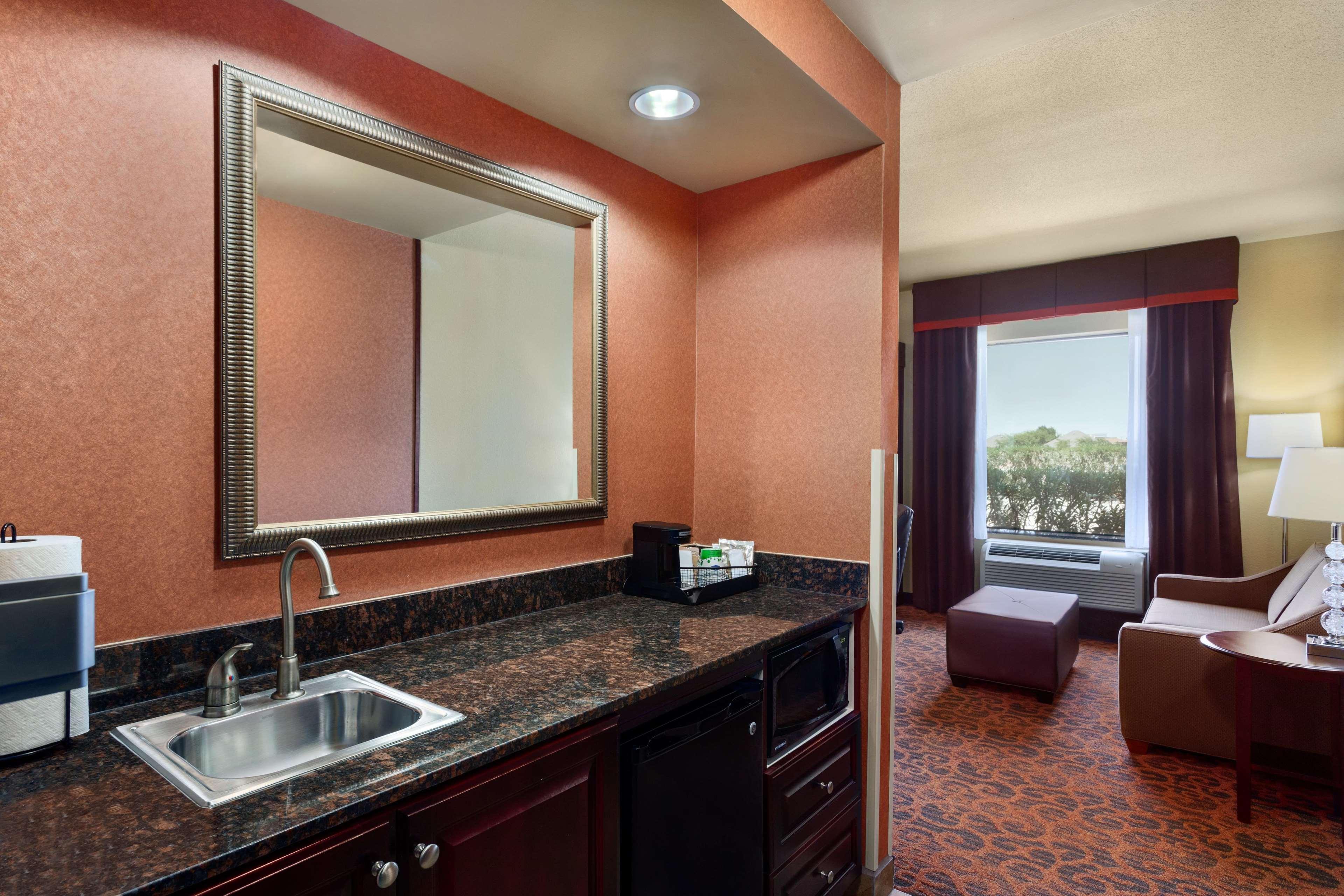 Hampton Inn & Suites Mission Exteriör bild