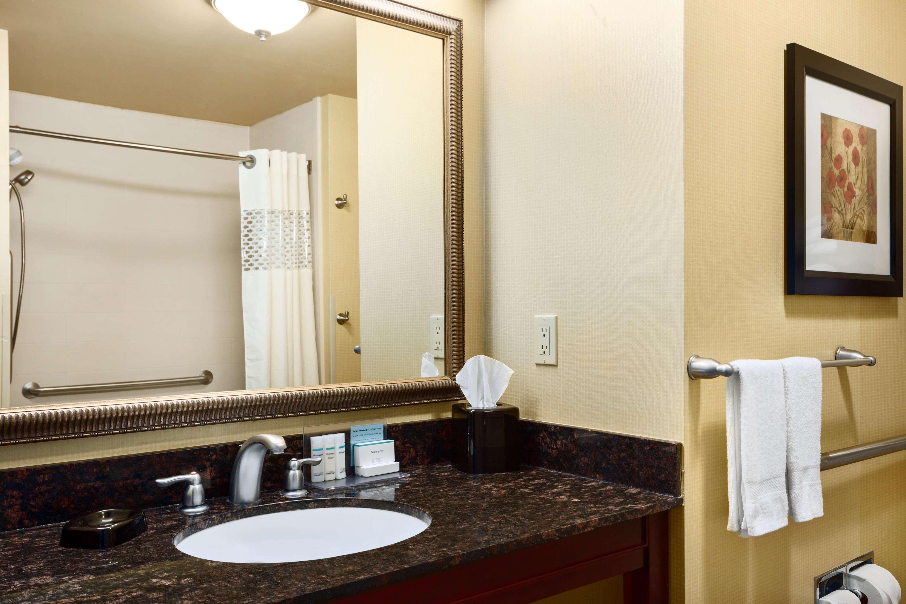 Hampton Inn & Suites Mission Exteriör bild